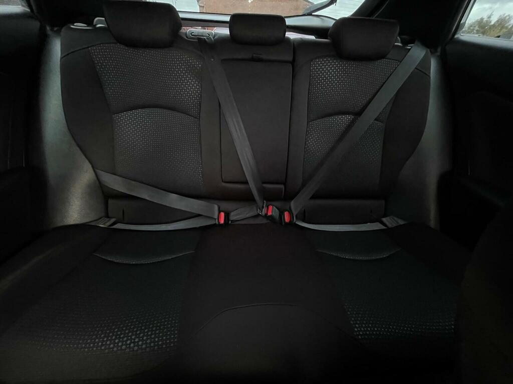 Toyota Prius Active White #15