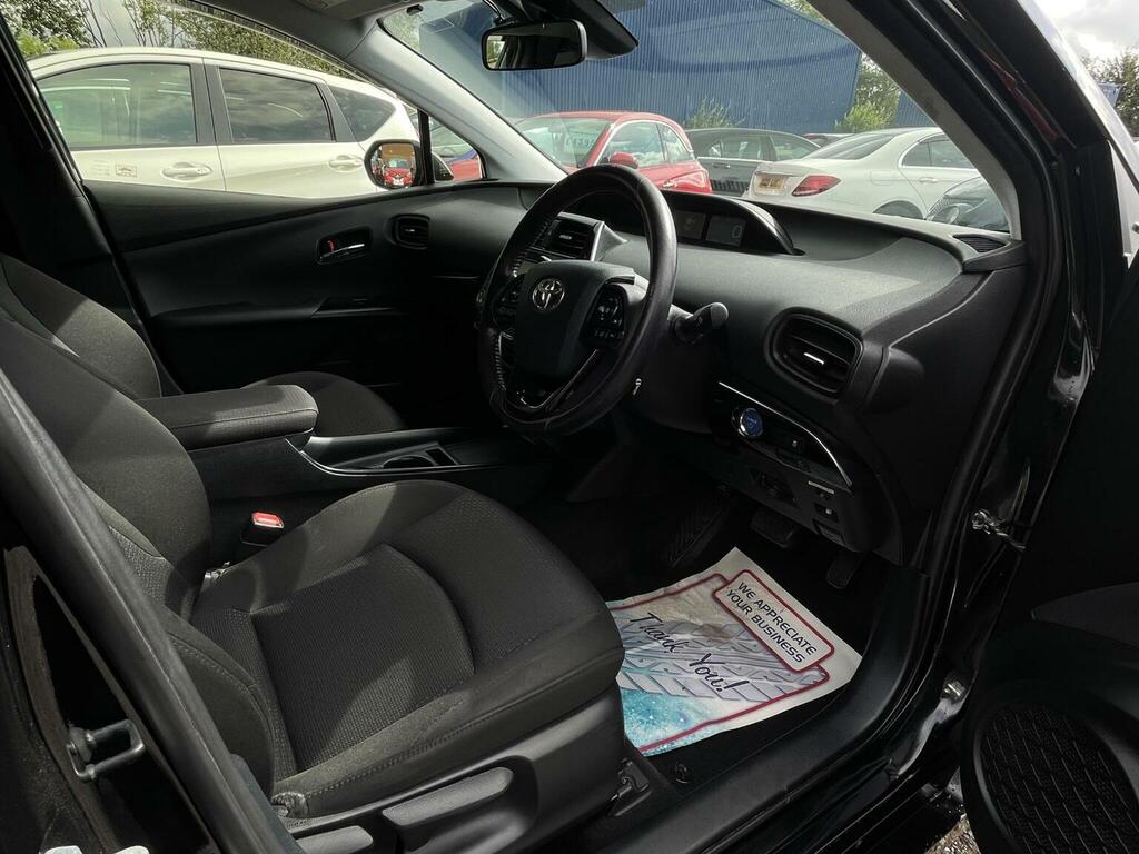 Toyota Prius Active White #10