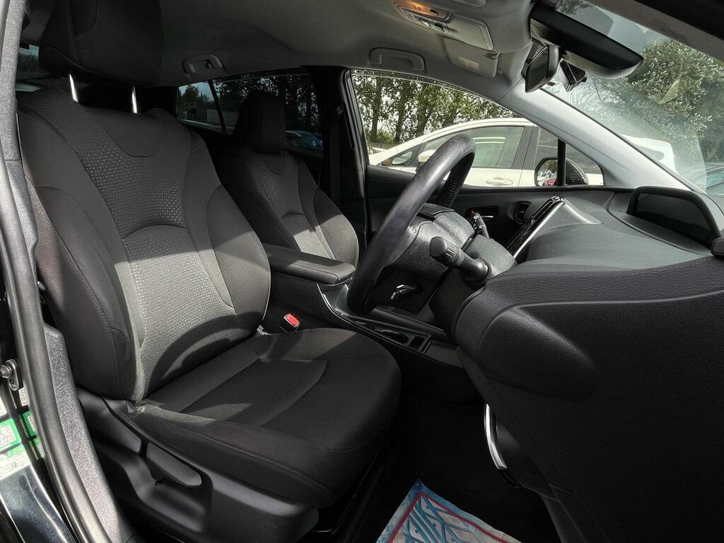 Toyota Prius Active White #12