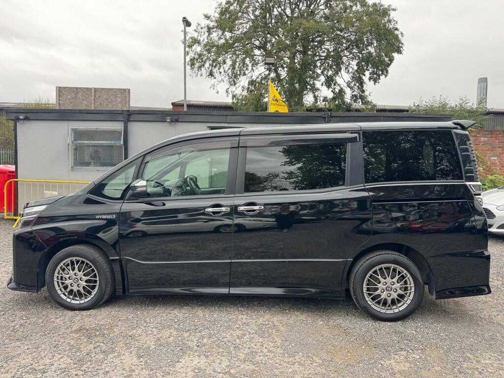 Toyota Voxy Mpv 1.8 Hybrid Cvt Euro 6 201818 Black #4