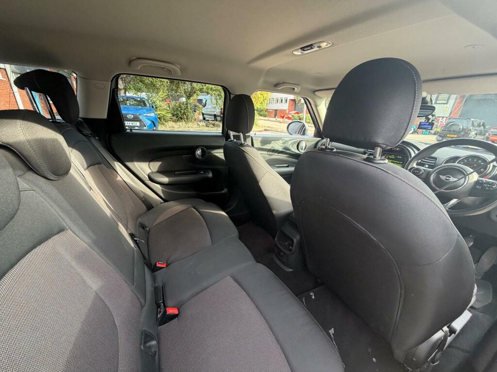 Mini Clubman Cooper Black Red #21