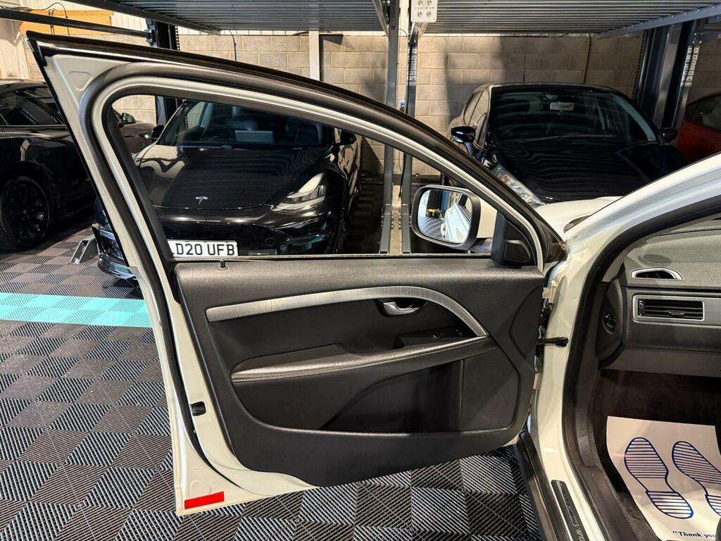 Volvo XC70 Se Lux White #34