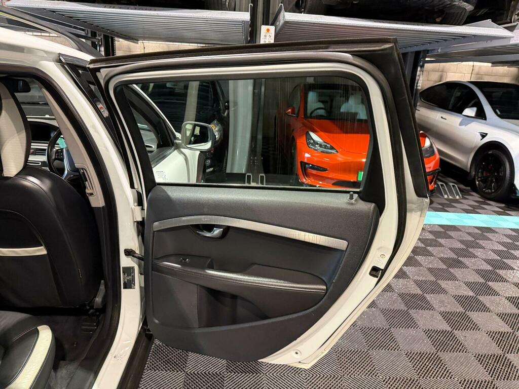 Volvo XC70 Se Lux White #26
