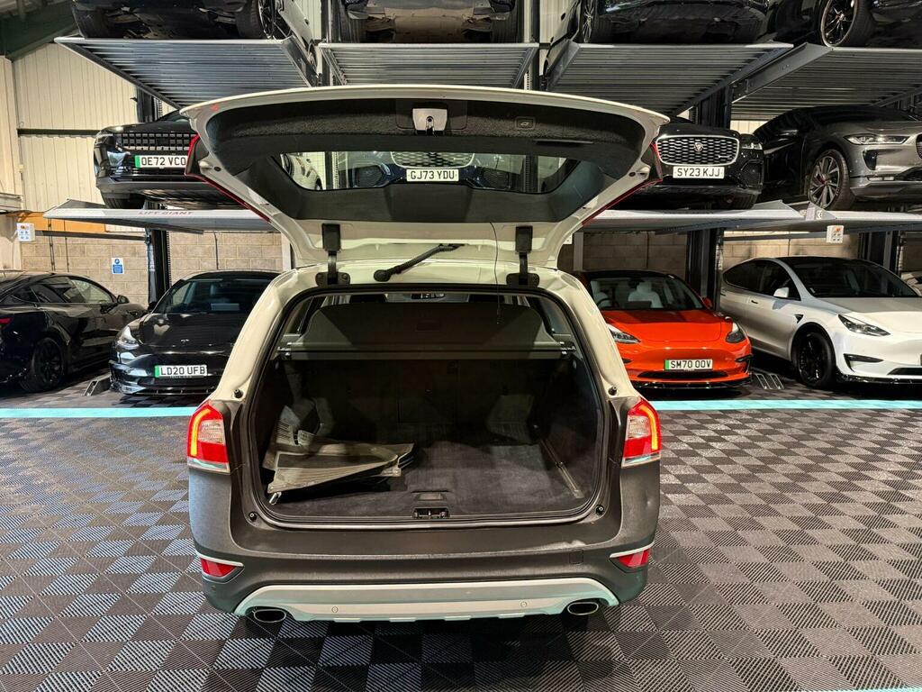 Volvo XC70 Se Lux White #28