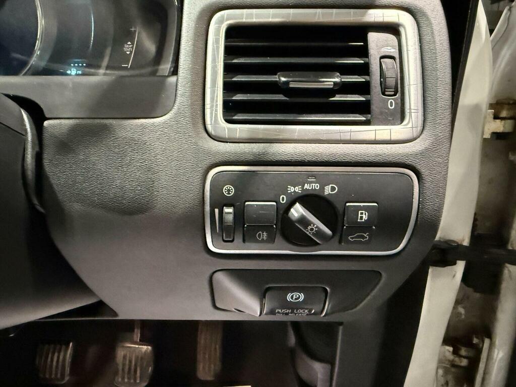 Volvo XC70 Se Lux White #37