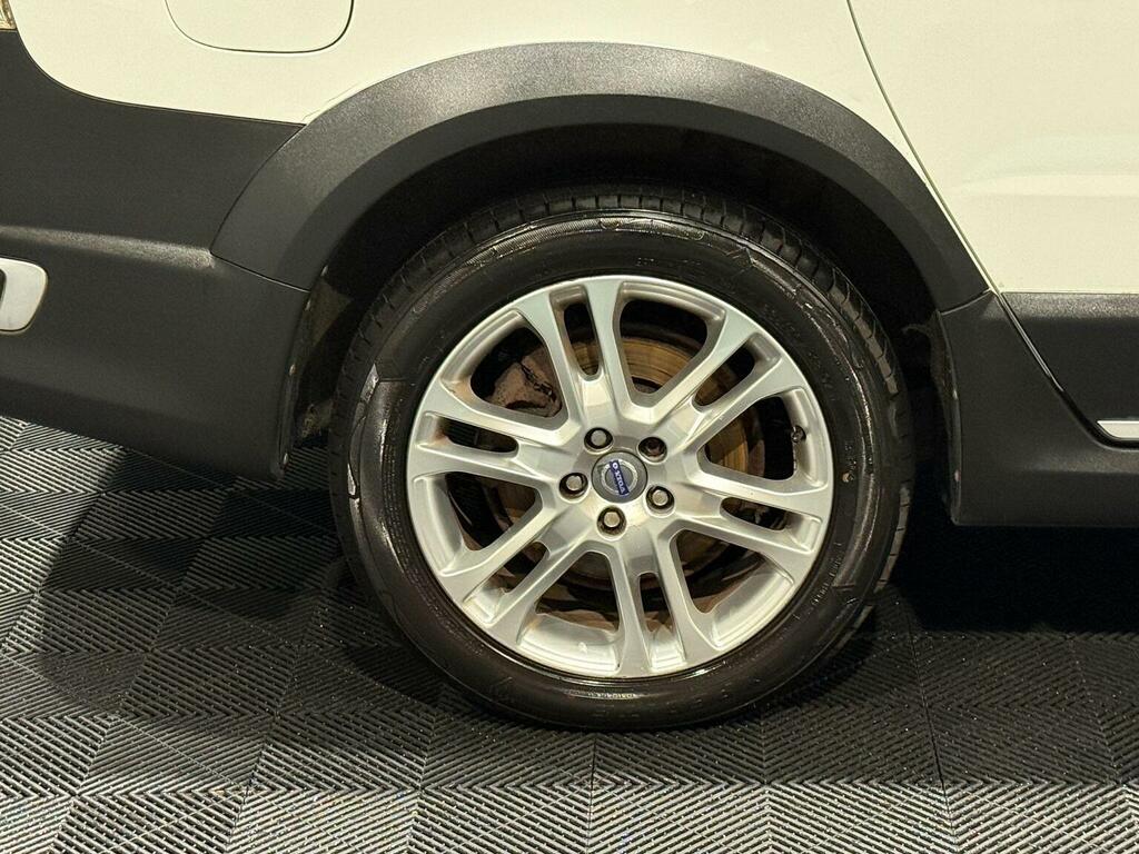 Volvo XC70 Se Lux White #15