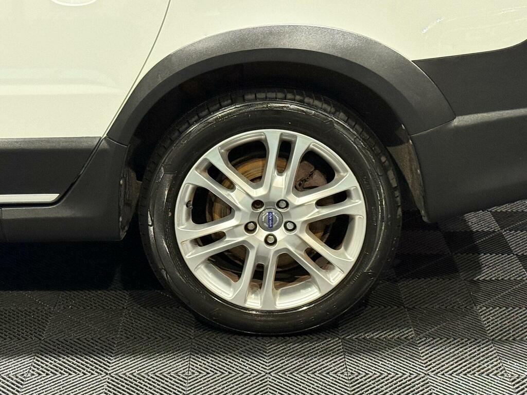 Volvo XC70 Se Lux White #17