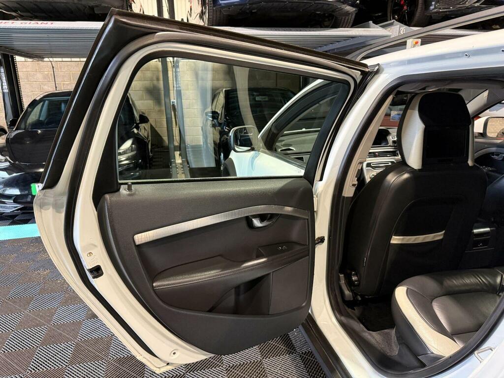 Volvo XC70 Se Lux White #31