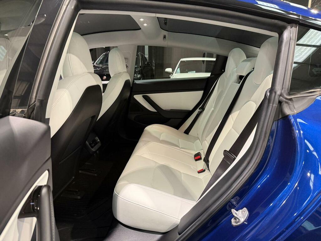 Tesla Model 3 Standard Range Plus Saloon Rwd Black #31