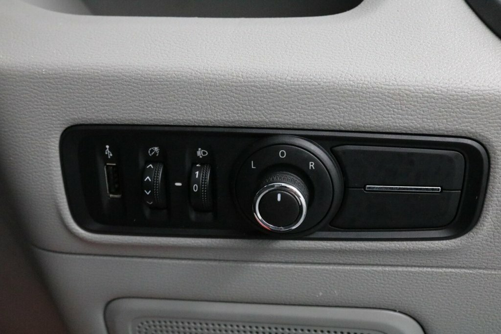 Maxus Deliver 9 2L Lux White #40
