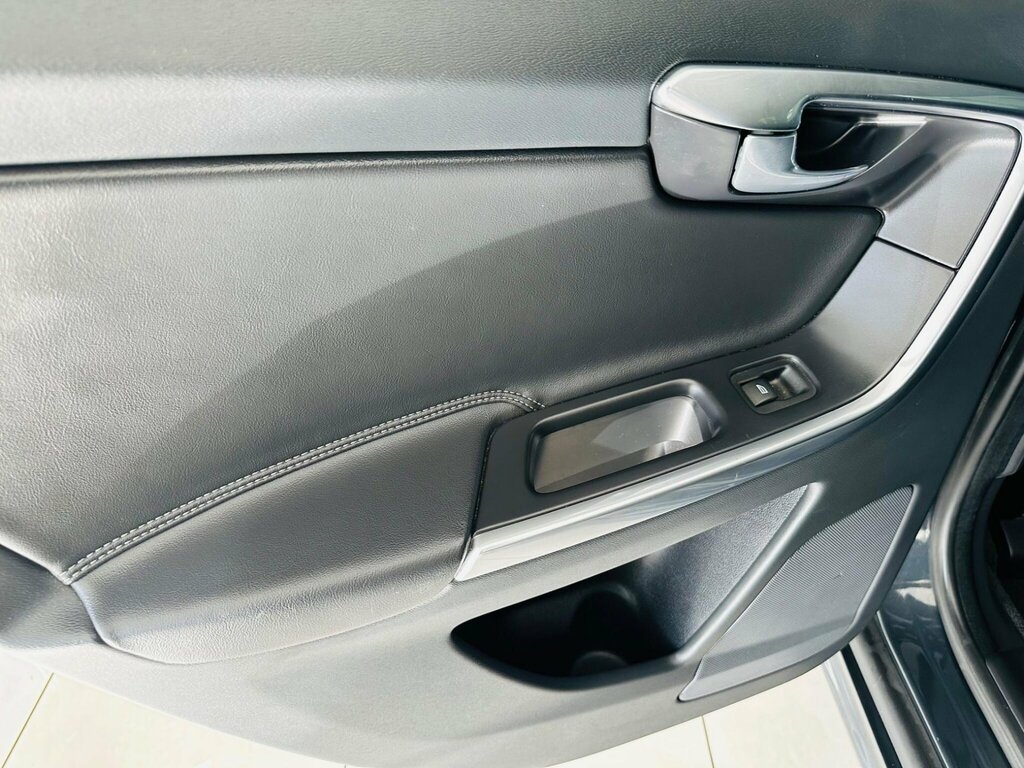 Volvo XC60 4X4 2.4 Silver #42