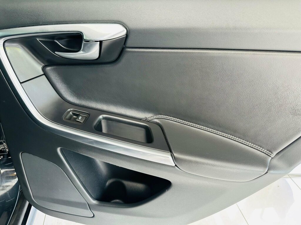 Volvo XC60 4X4 2.4 Silver #36