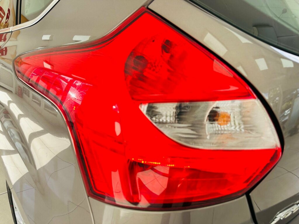 Ford Focus Hatchback 2.0T Ecoboost St-2 Euro 5 Ss 201 Black #40