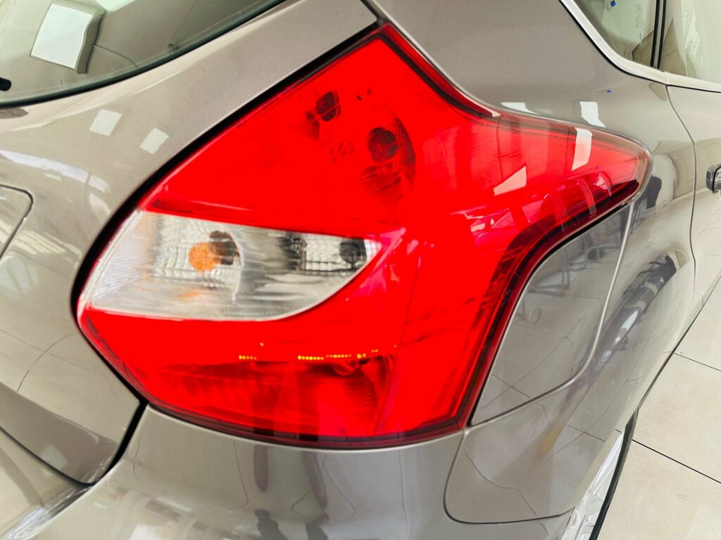 Ford Focus Hatchback 2.0T Ecoboost St-2 Euro 5 Ss 201 Black #45