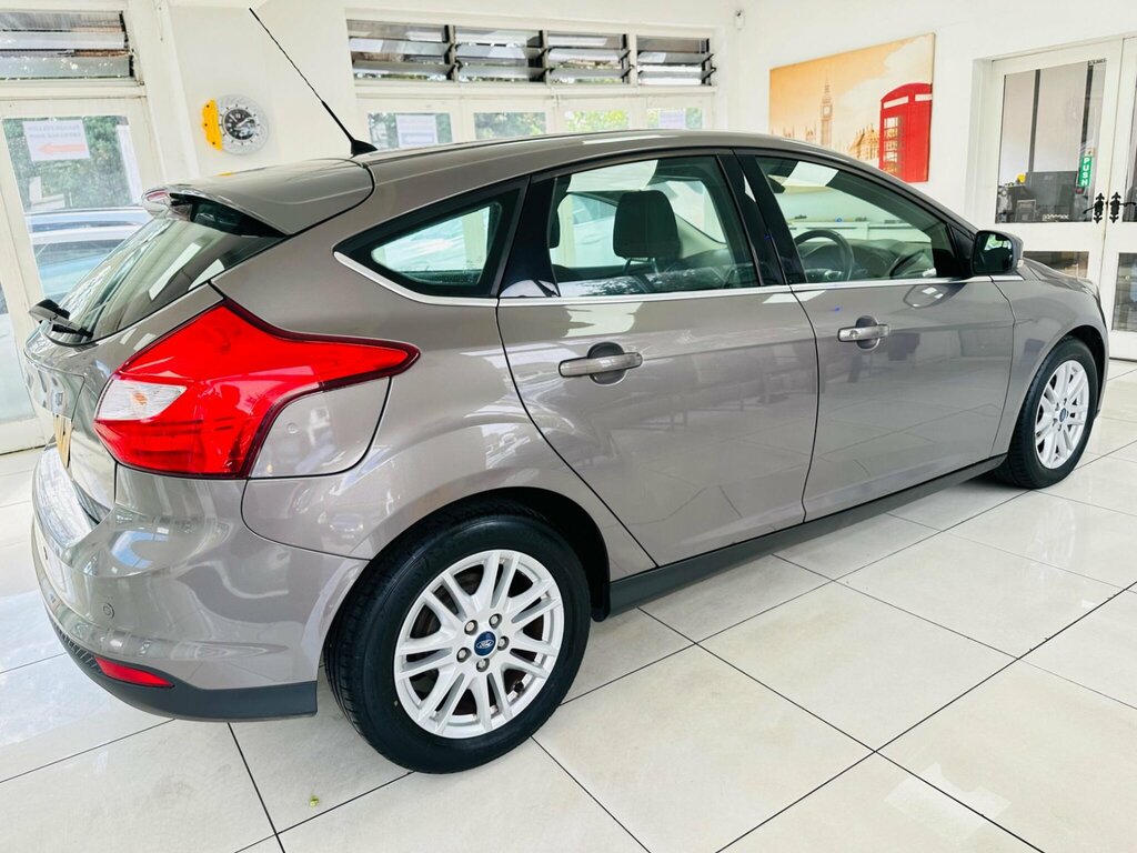 Ford Focus Hatchback 2.0T Ecoboost St-2 Euro 5 Ss 201 Black #28