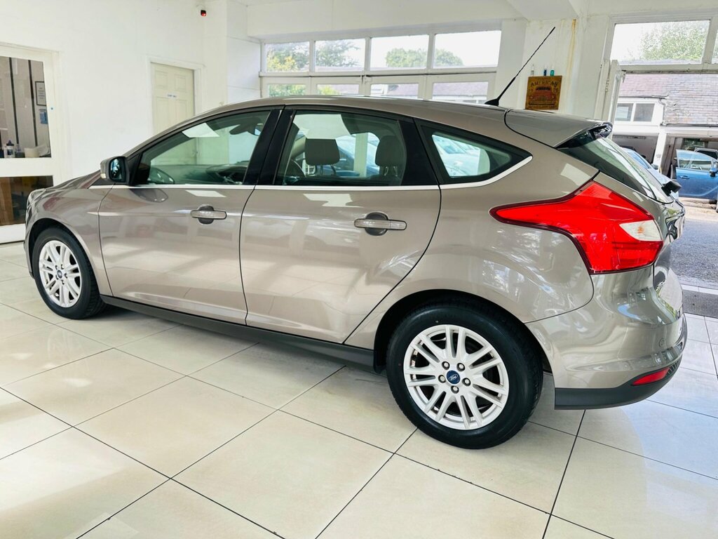 Ford Focus Hatchback 2.0T Ecoboost St-2 Euro 5 Ss 201 Black #17