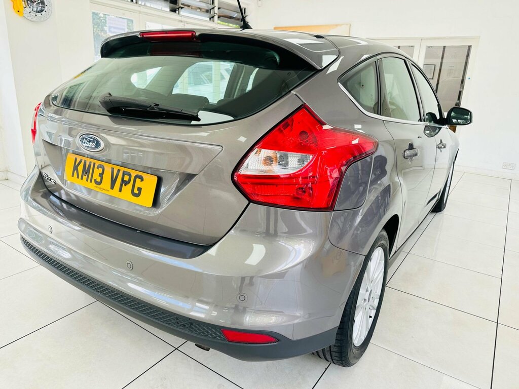 Ford Focus Hatchback 2.0T Ecoboost St-2 Euro 5 Ss 201 Black #22