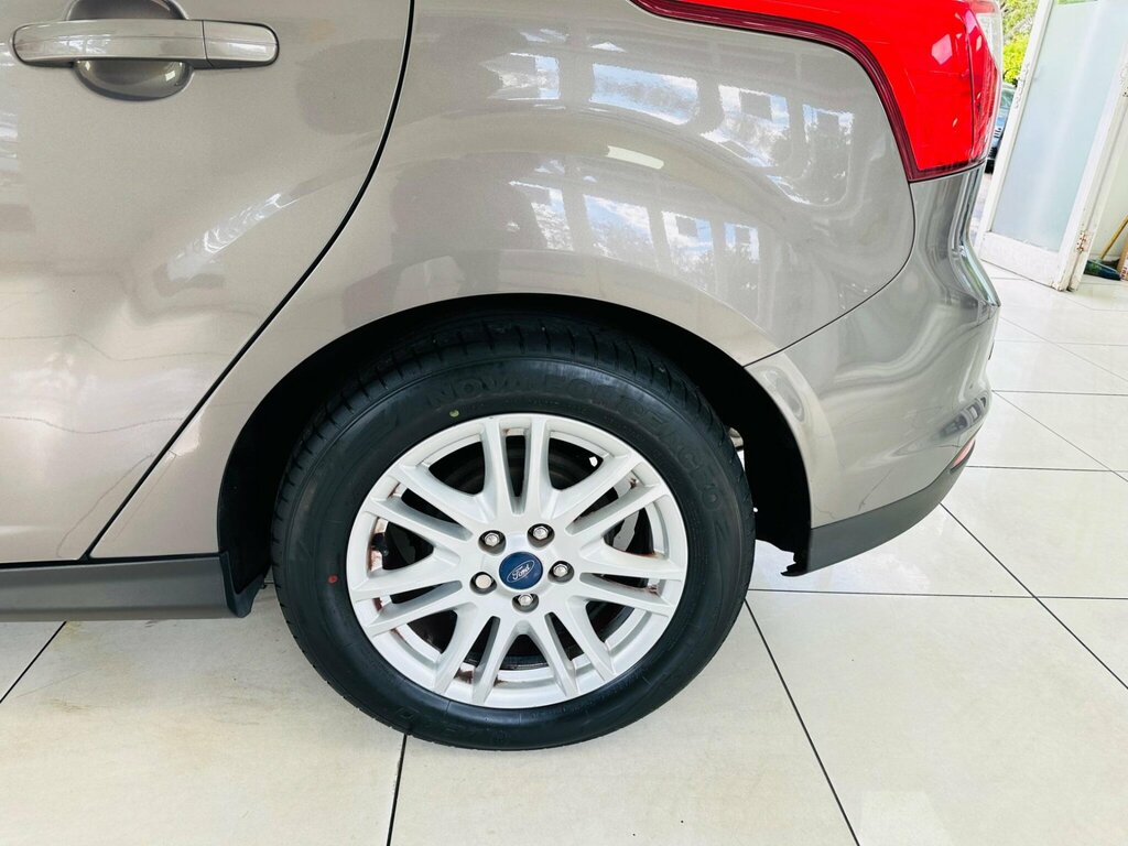 Ford Focus Hatchback 2.0T Ecoboost St-2 Euro 5 Ss 201 Black #10