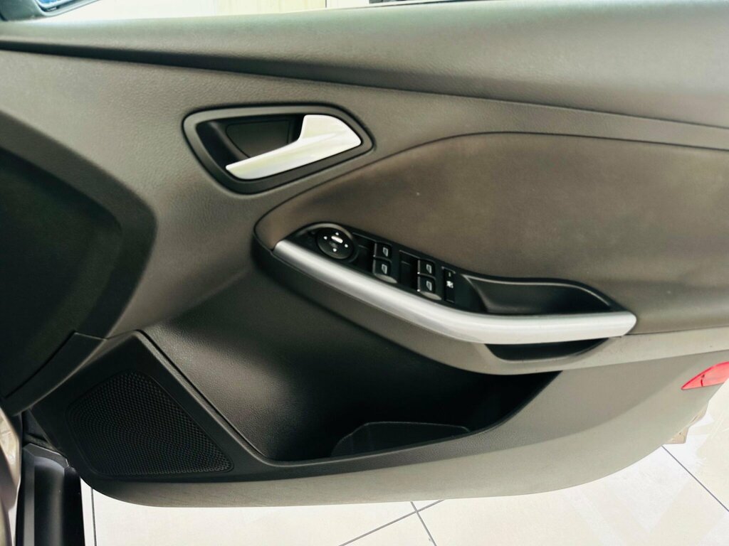 Ford Focus Hatchback 2.0T Ecoboost St-2 Euro 5 Ss 201 Black #39