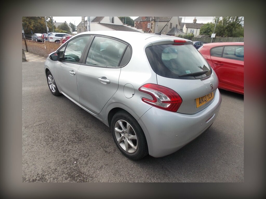 Peugeot 208 1.4 Hdi Active Hatchback Euro 5 Silver #4