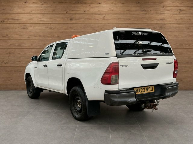 Toyota HILUX D-4d Active Extra Pickup White #6