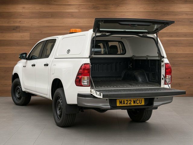 Toyota HILUX D-4d Active Extra Pickup White #3