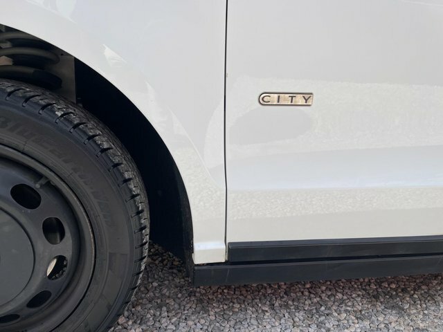 LEVC VN5 City White #46