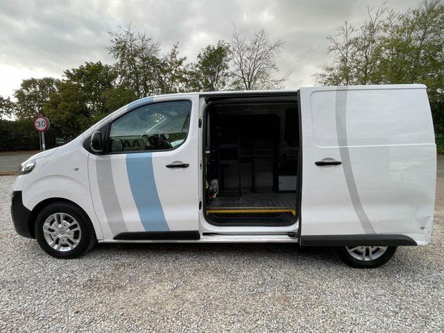 Vauxhall Vivaro Turbo D 3100 Dynamic White #6