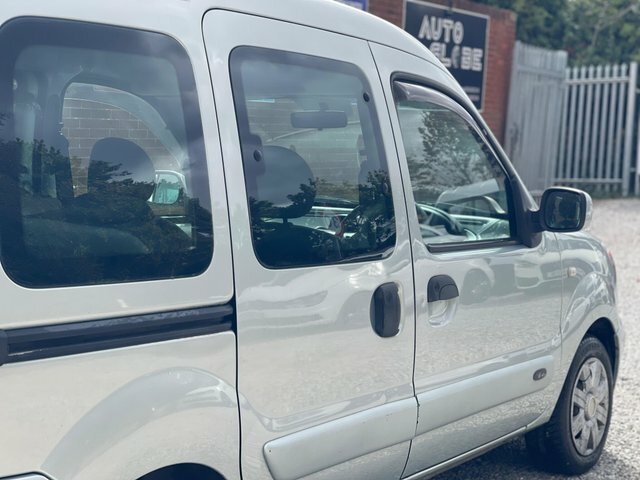 Renault Kangoo 1.6 16V Expression Red #12