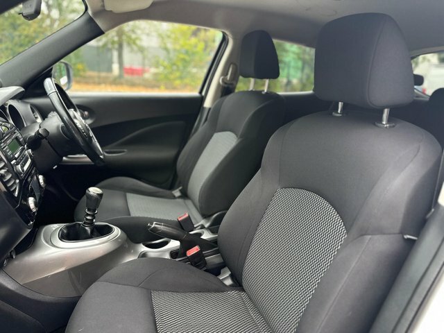 Nissan Juke Hatchback White #34
