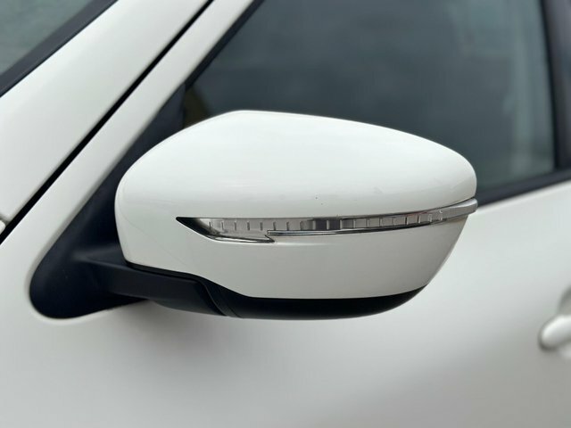 Nissan Juke Hatchback White #35