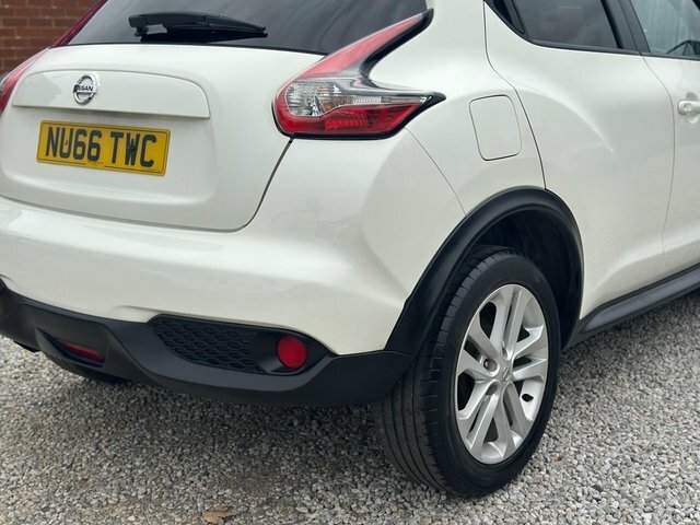 Nissan Juke Hatchback White #18