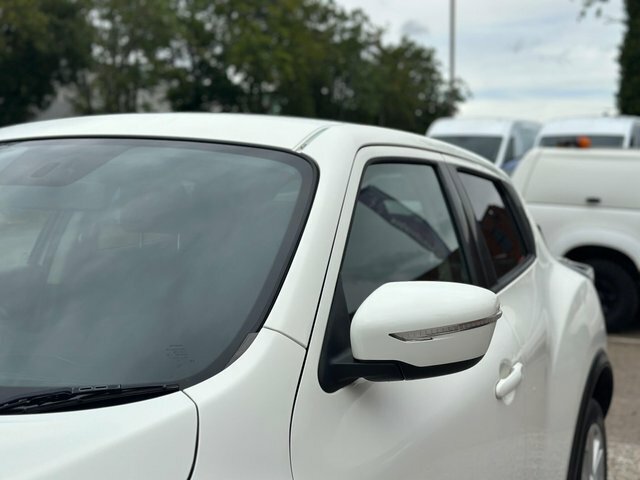 Nissan Juke Hatchback White #32