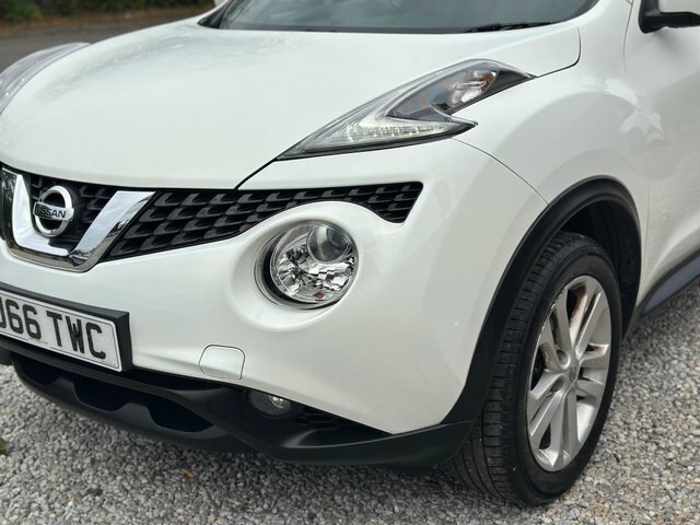 Nissan Juke Hatchback White #33