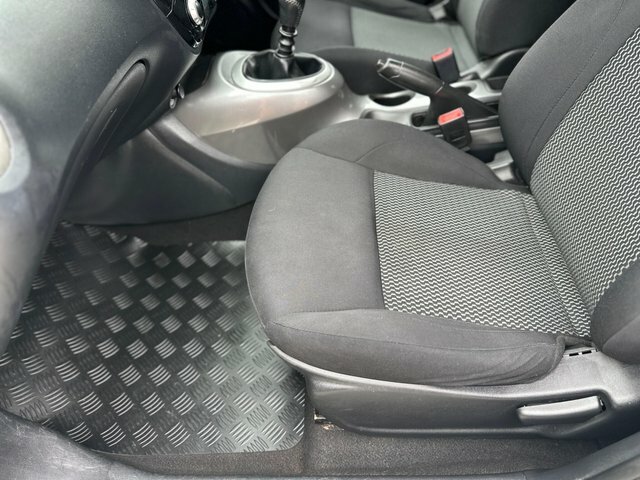 Nissan Juke Hatchback White #38