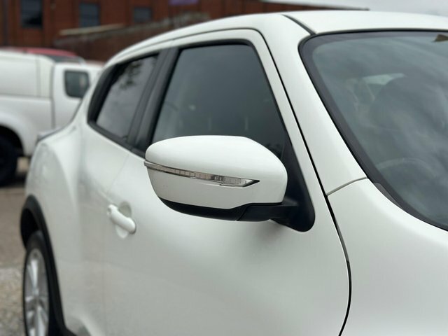 Nissan Juke Hatchback White #26
