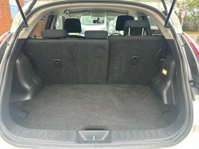 Nissan Juke Hatchback White #11
