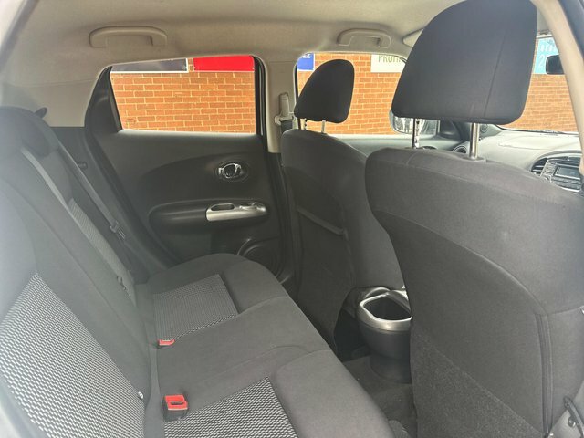 Nissan Juke Hatchback White #23