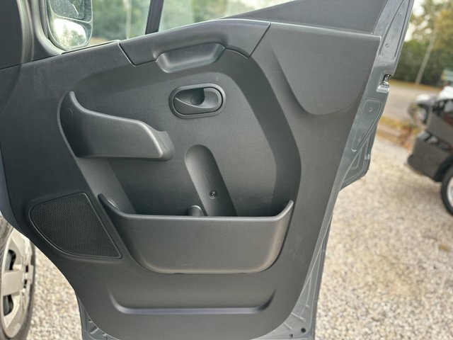 Nissan InterStar Dci 35 Tekna Grey #31