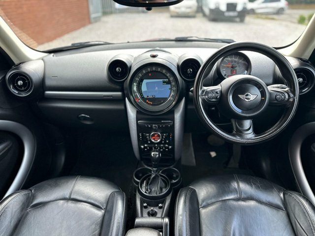 Mini Countryman Cooper All4 Red #24