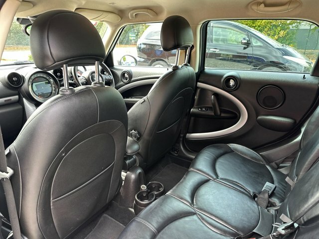 Mini Countryman Cooper All4 Red #42