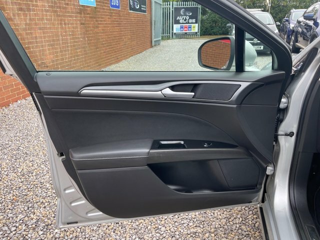 Ford Mondeo 2.0L Titanium Tdci 148 Bhp Blue #38