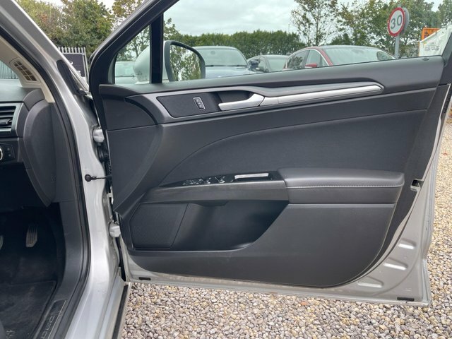 Ford Mondeo 2.0L Titanium Tdci 148 Bhp Blue #37