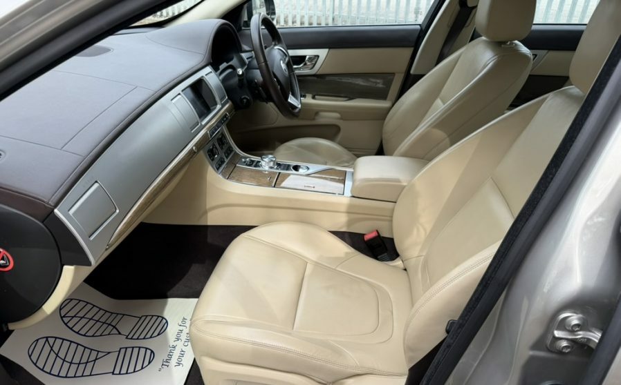 Jaguar XF 2.2 D Premium Red #16