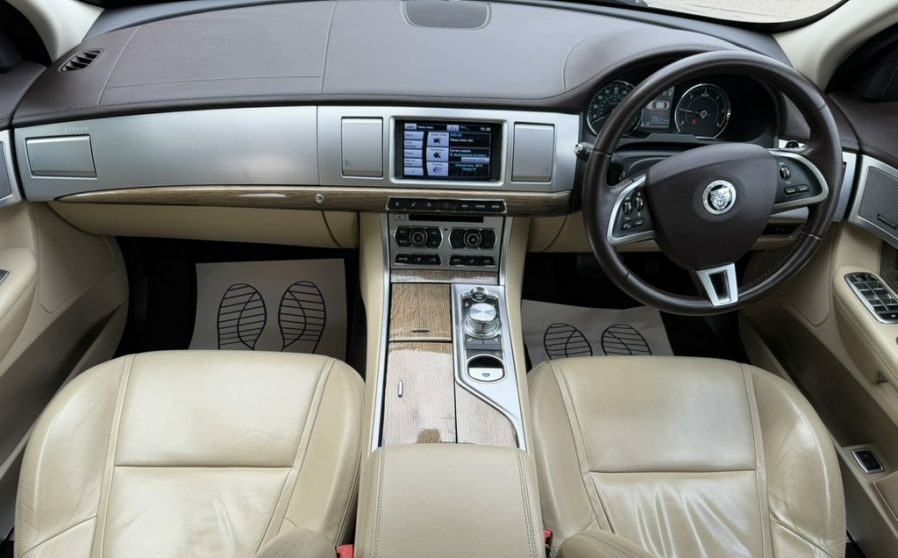 Jaguar XF 2.2 D Premium Red #19