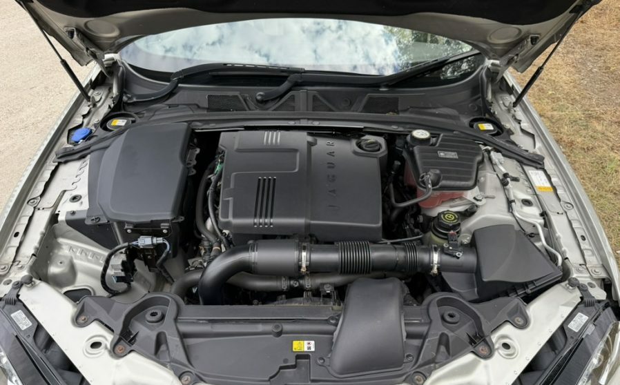 Jaguar XF 2.2 D Premium Red #36