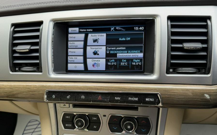 Jaguar XF 2.2 D Premium Red #30