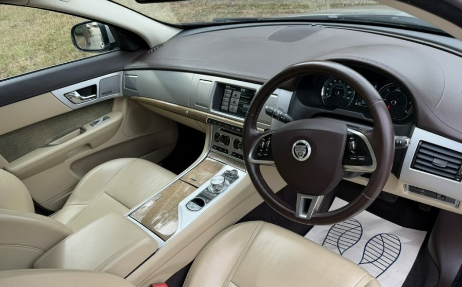 Jaguar XF 2.2 D Premium Red #7