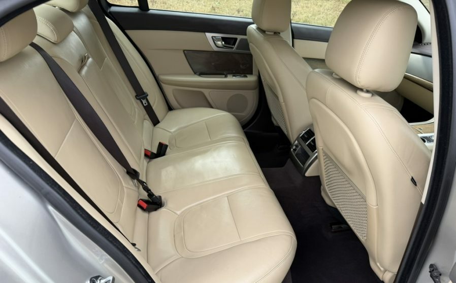 Jaguar XF 2.2 D Premium Red #11