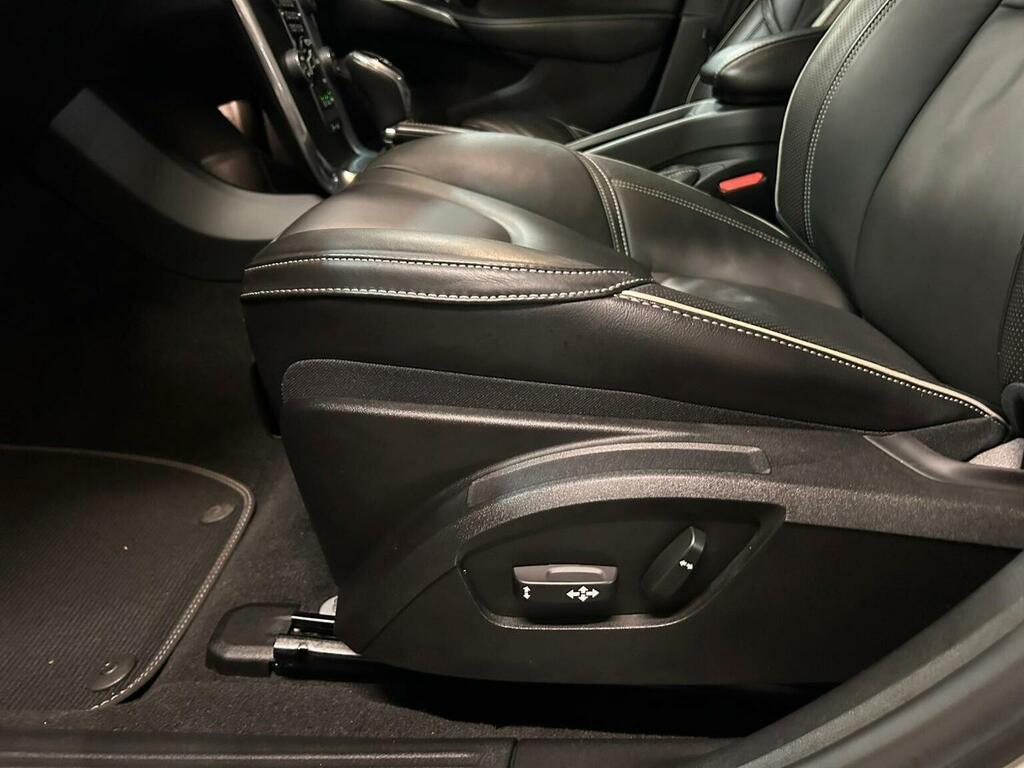 Volvo V40 Hatchback Blue #26